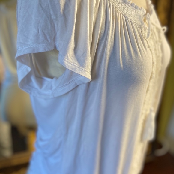 One world white top - Picture 4 of 6